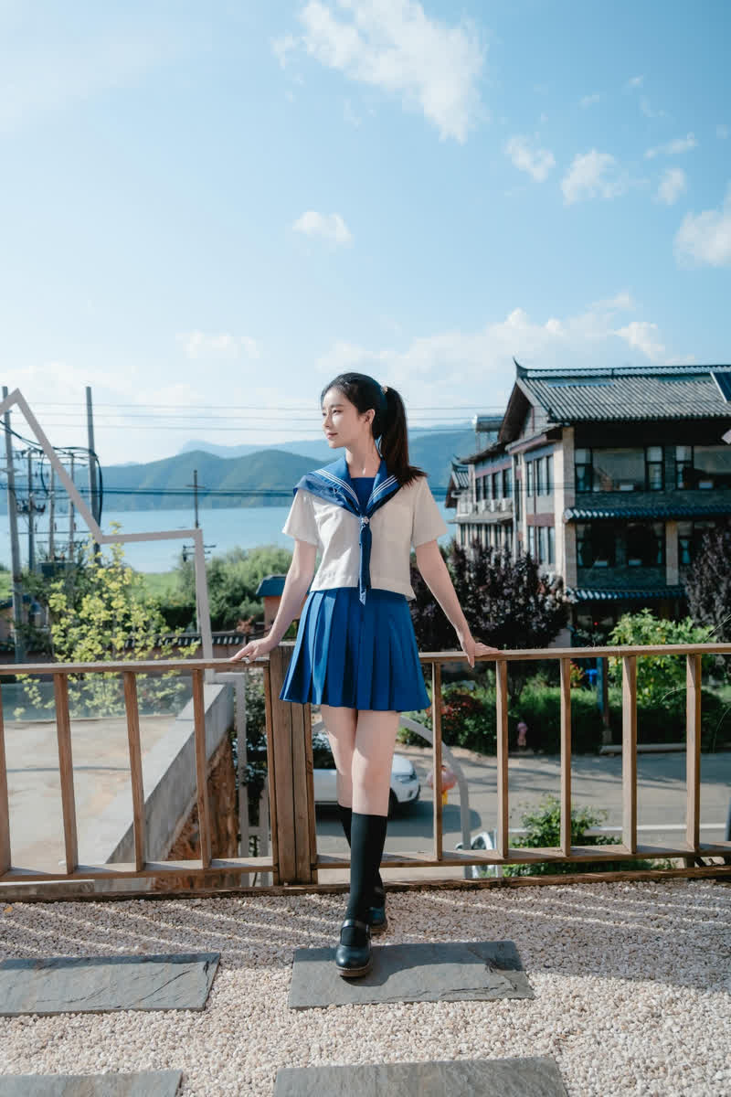 气质美乳女菩萨｜年年Nnian🕊️制服露出《泡沫之夏JK》 第 1 张