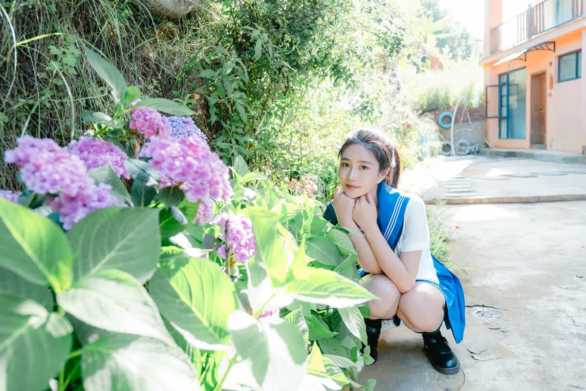 气质美乳女菩萨｜年年Nnian🕊️制服露出《泡沫之夏JK》 第 7 张