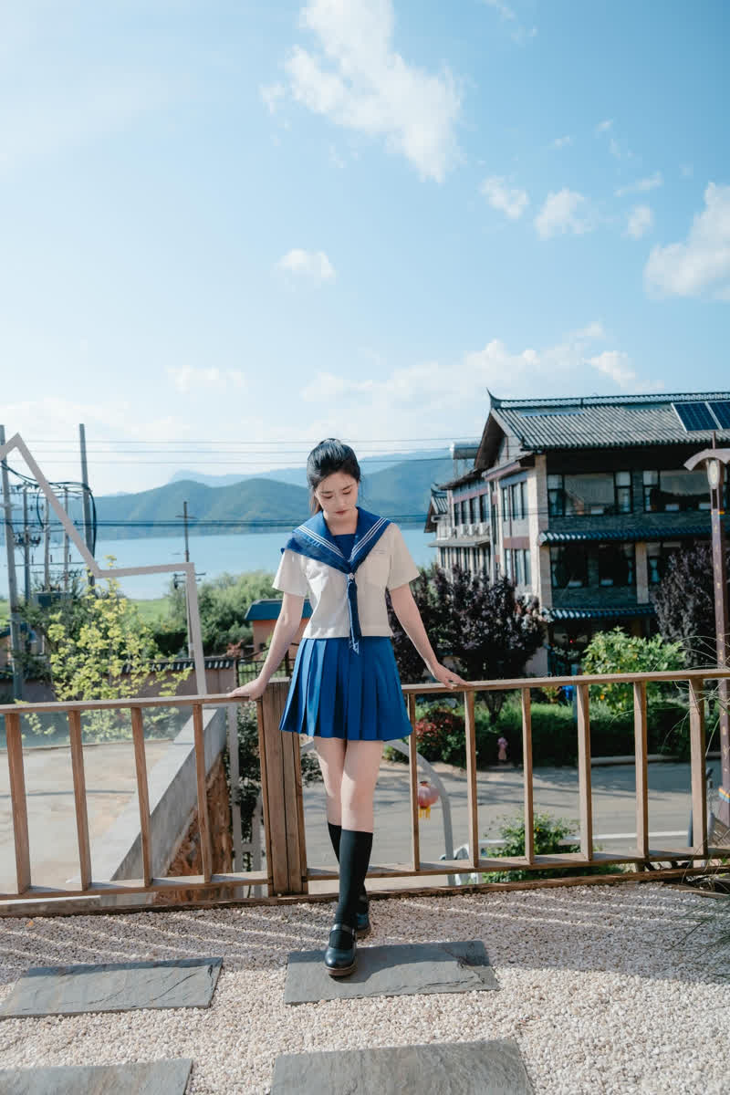 气质美乳女菩萨｜年年Nnian🕊️制服露出《泡沫之夏JK》 第 2 张