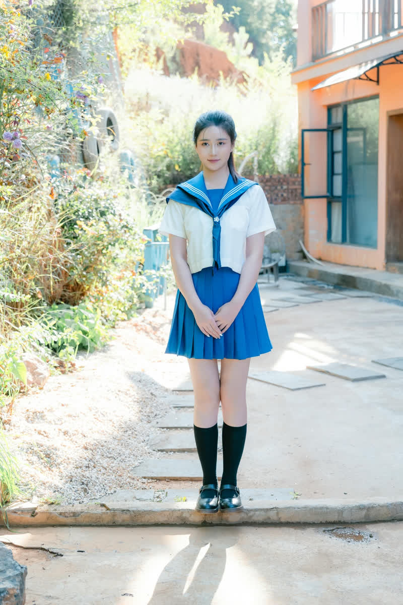 气质美乳女菩萨｜年年Nnian🕊️制服露出《泡沫之夏JK》 第 4 张