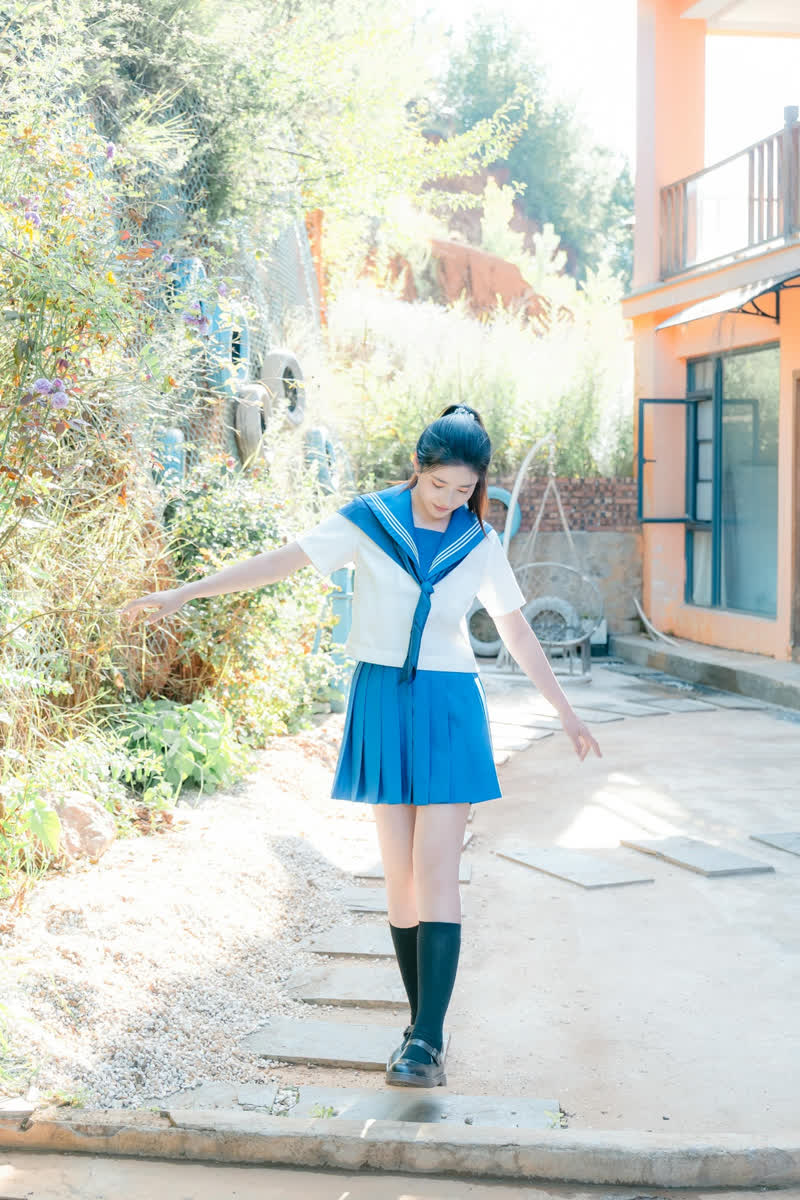 气质美乳女菩萨｜年年Nnian🕊️制服露出《泡沫之夏JK》 第 5 张