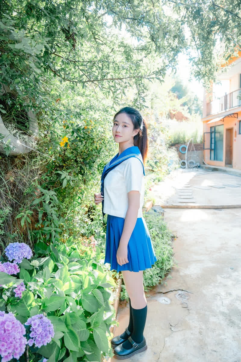 气质美乳女菩萨｜年年Nnian🕊️制服露出《泡沫之夏JK》 第 8 张