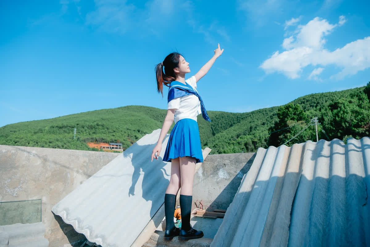 气质美乳女菩萨｜年年Nnian🕊️制服露出《泡沫之夏JK》 第 10 张