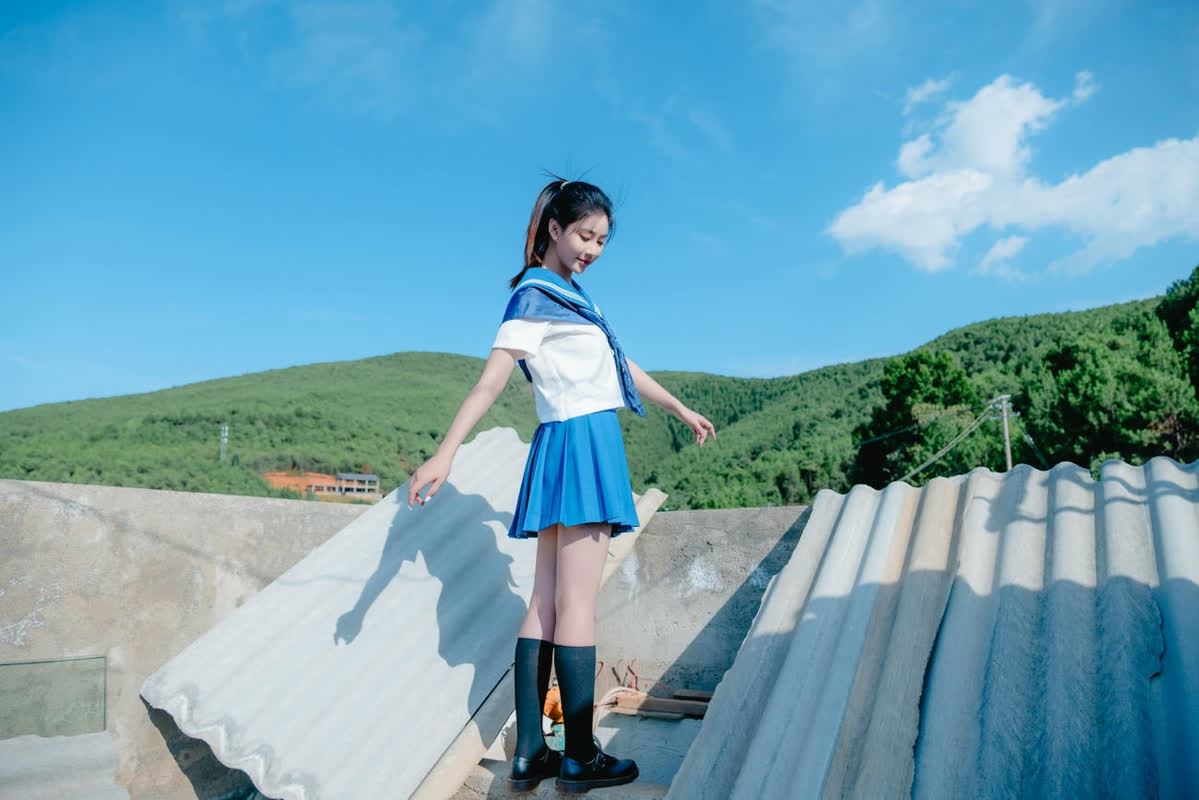 气质美乳女菩萨｜年年Nnian🕊️制服露出《泡沫之夏JK》 第 11 张