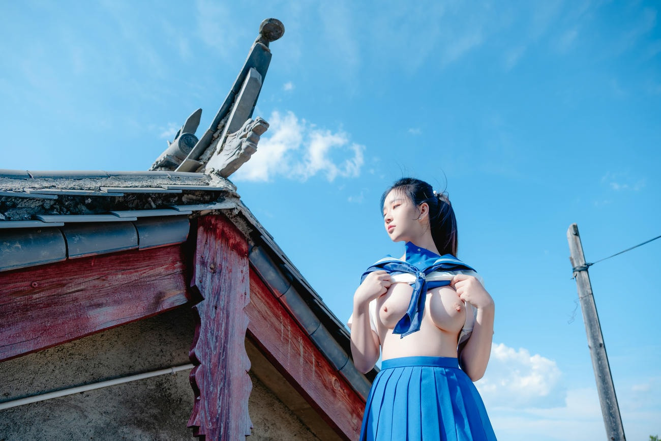 气质美乳女菩萨｜年年Nnian🕊️制服露出《泡沫之夏JK》